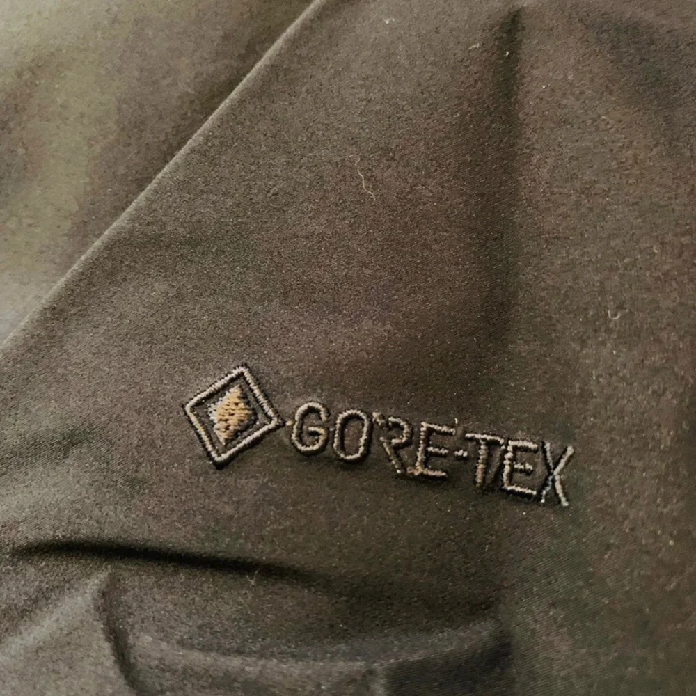 BNWT Arc'teryx Womens Beta Jacket - SIZE XL - Gore-Tex - BLACK Outerwear Coat - Picture 6 of 7